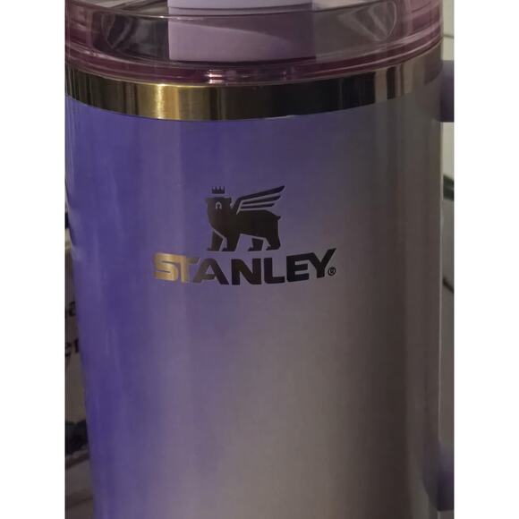 Stanley x Wicked 40oz FlowState Quencher Tumbler Glinda For Good NEW - Picture 2 of 7
